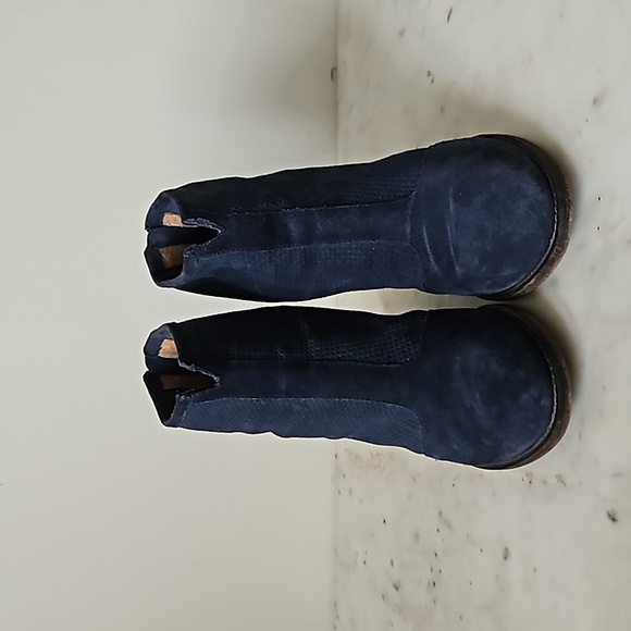 AQUATALIA: deep blue suede block heel ankle boots - Picture 3 of 9